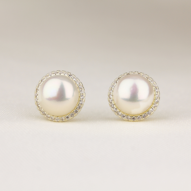 Classic Round Pearl Sparking Stud
